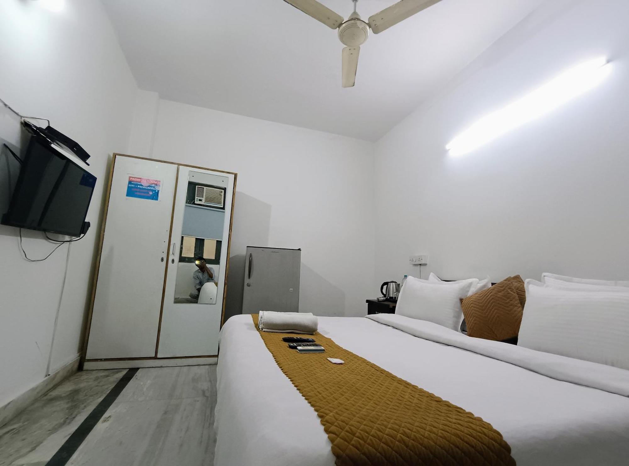 Hotel Hauz Khas Fort View New Delhi Exteriör bild