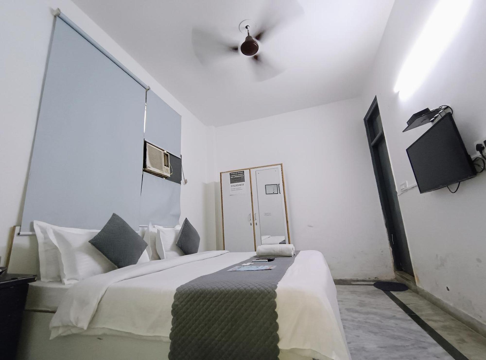 Hotel Hauz Khas Fort View New Delhi Exteriör bild