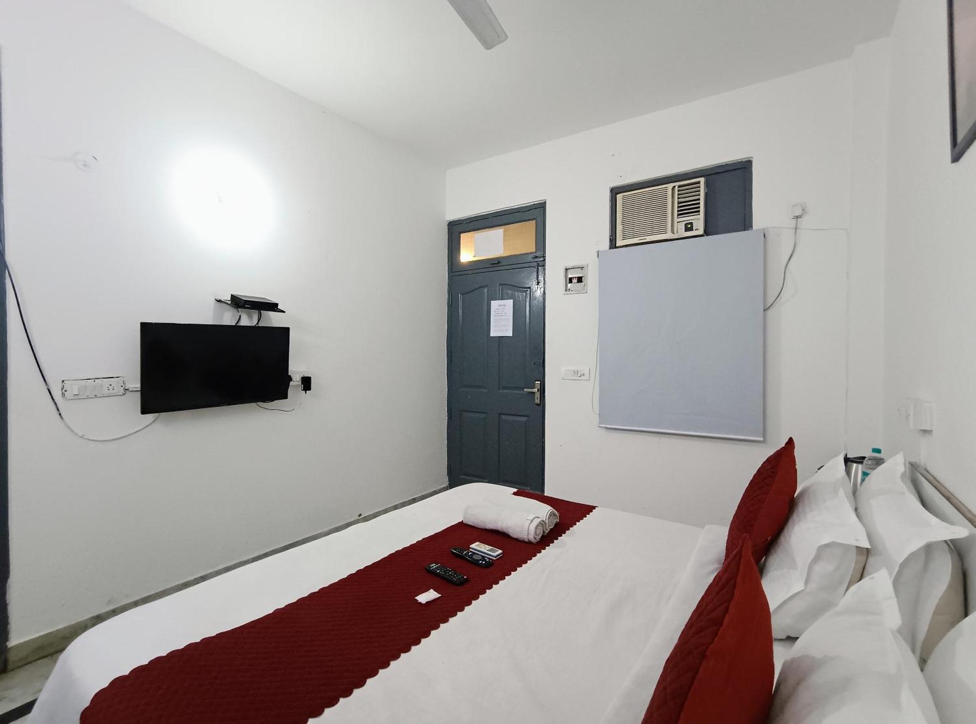Hotel Hauz Khas Fort View New Delhi Exteriör bild