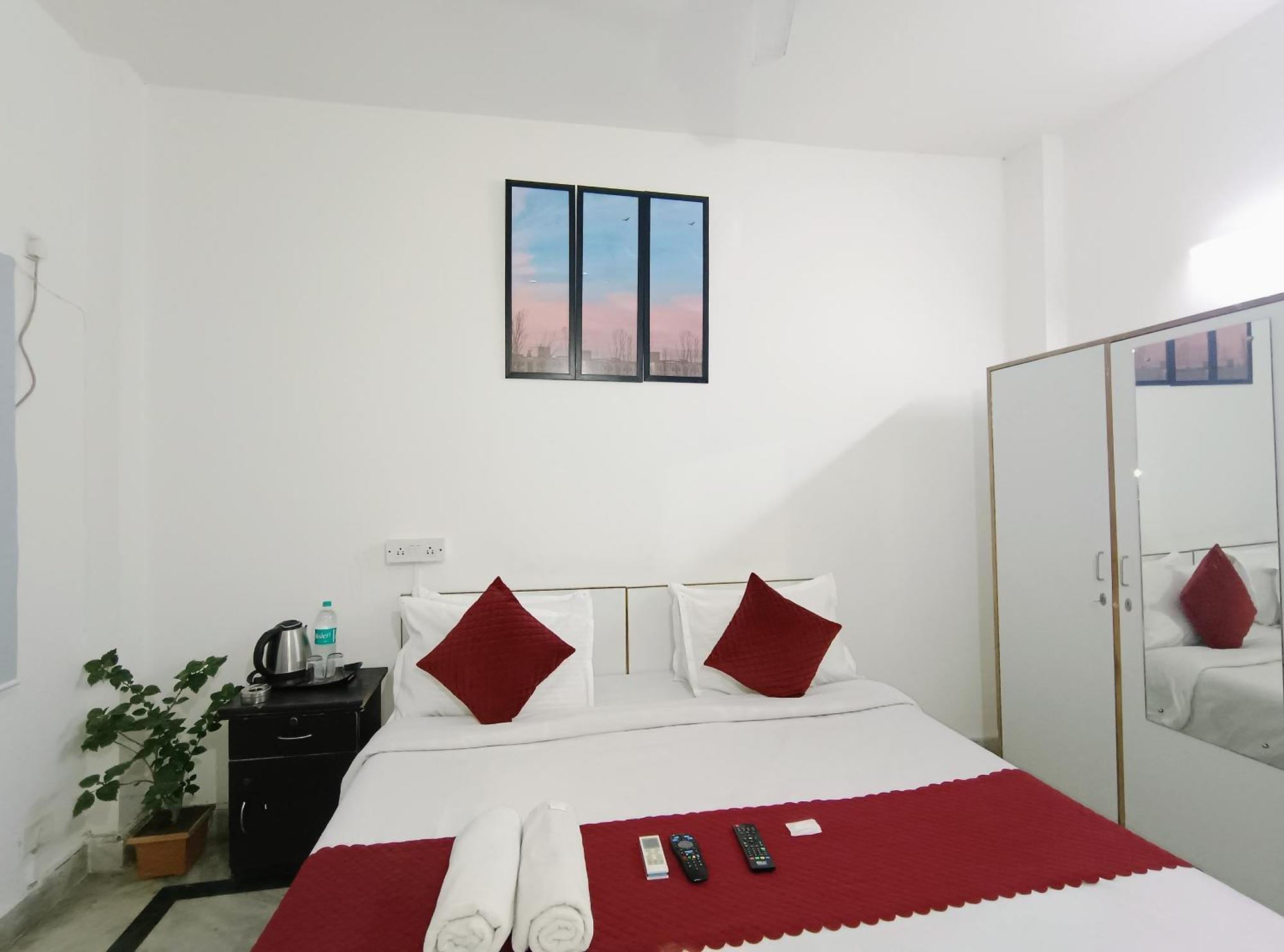 Hotel Hauz Khas Fort View New Delhi Exteriör bild